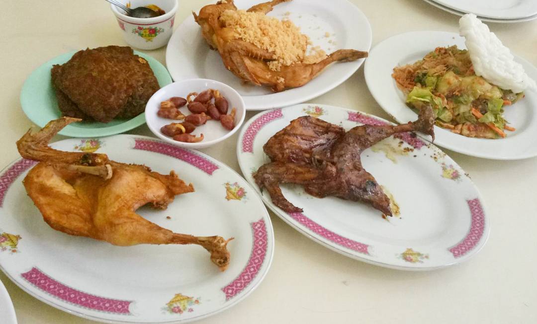 Ayam Kalasan Pringgodani Spot Ayam Goreng yang Rasanya Paling Jempolan Di Bandung