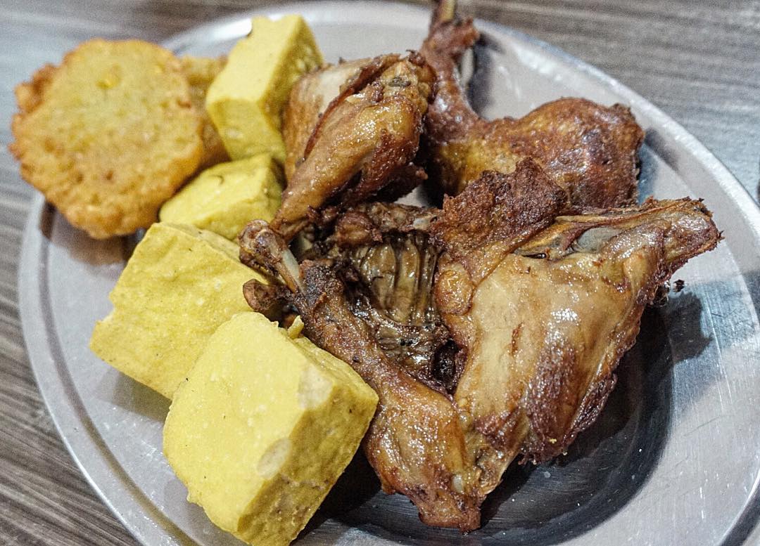 Ayam Goreng Nikmat Panaitan Spot Ayam Goreng yang Rasanya Paling Jempolan Di Bandung