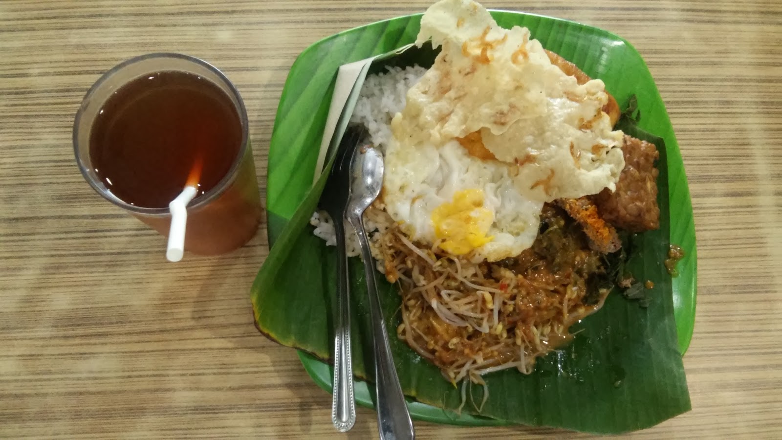 Pecel Pincuk Suroboyo Nasi Pecel Yang Bikin Mata Melirik Ketika Mudik