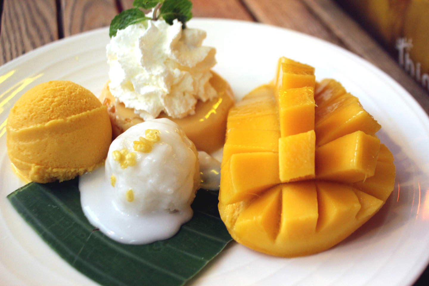 Сладкие рисовые. Стики Райс. Тайский десерт рис с манго. Манго стики Райс Mango Sticky Rice. Као НЬЮГ ма Муанг.