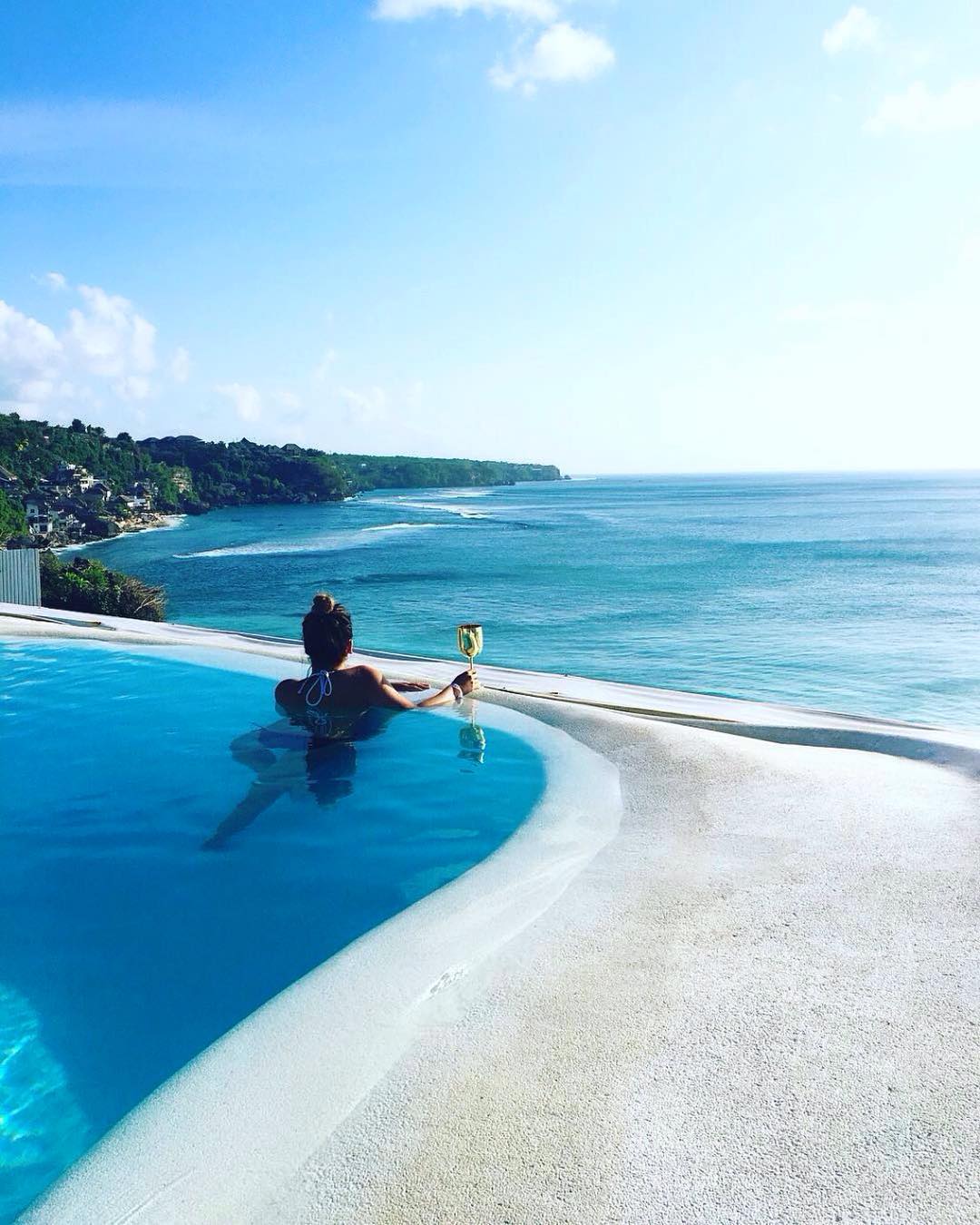 El Kabron Surga Dunia Bisa Dinikmati di Restoran Dengan View Alam Bali Ini