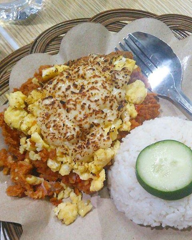 I Am Geprek Bensu ayam geprek yang antri berjam-jam