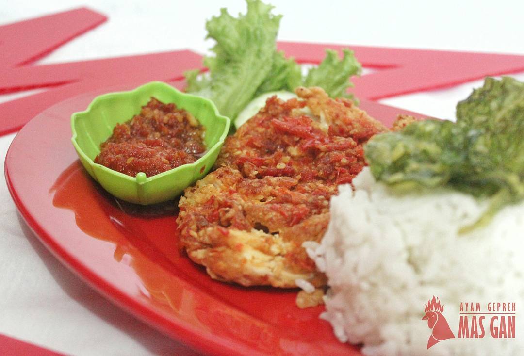 Ayam Geprek Mas Gan ayam geprek yang antri berjam-jam