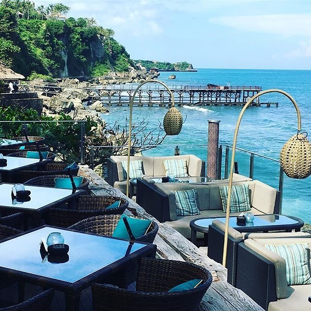 Rock Bar Bali Ayana Resort and Spa dipinggir teping bali