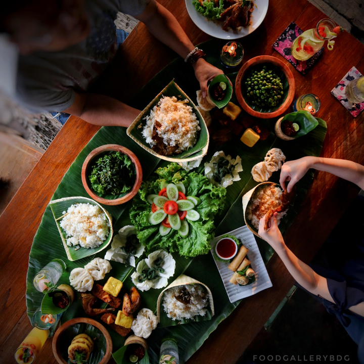 7 Tempat Makan di Bandung yang Cocok Buat Coba Tren Mukbang