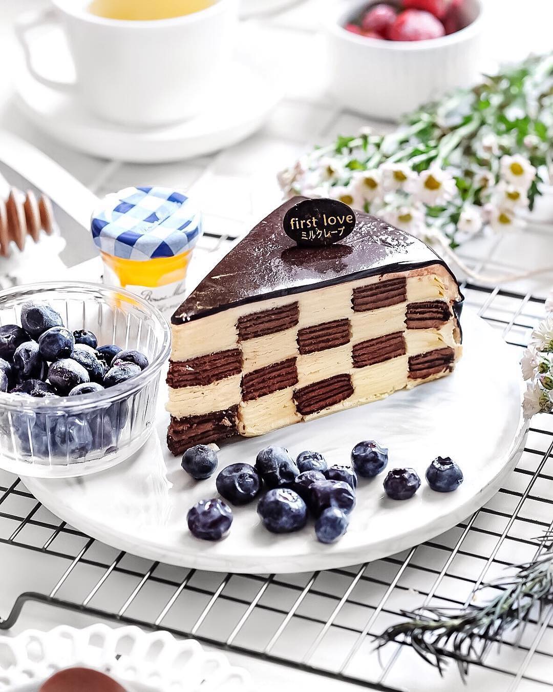 First Love Patisserie 5 Spot Mille Crepe Hits Terenak yang Lumer di Mulut