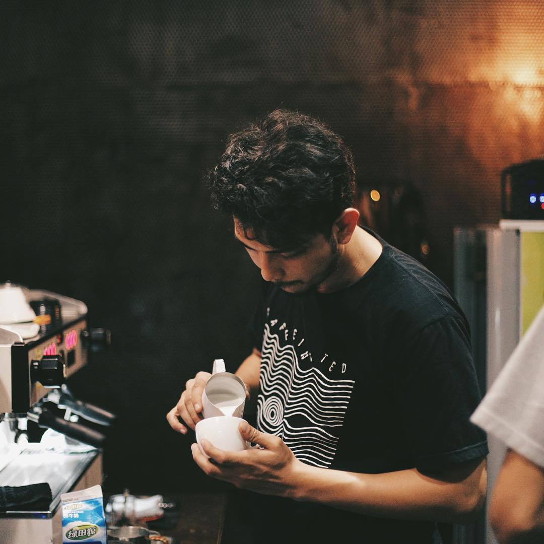 Tampang 5 Barista Keren yang Bikin Kopimu Jadi Lebih Manis