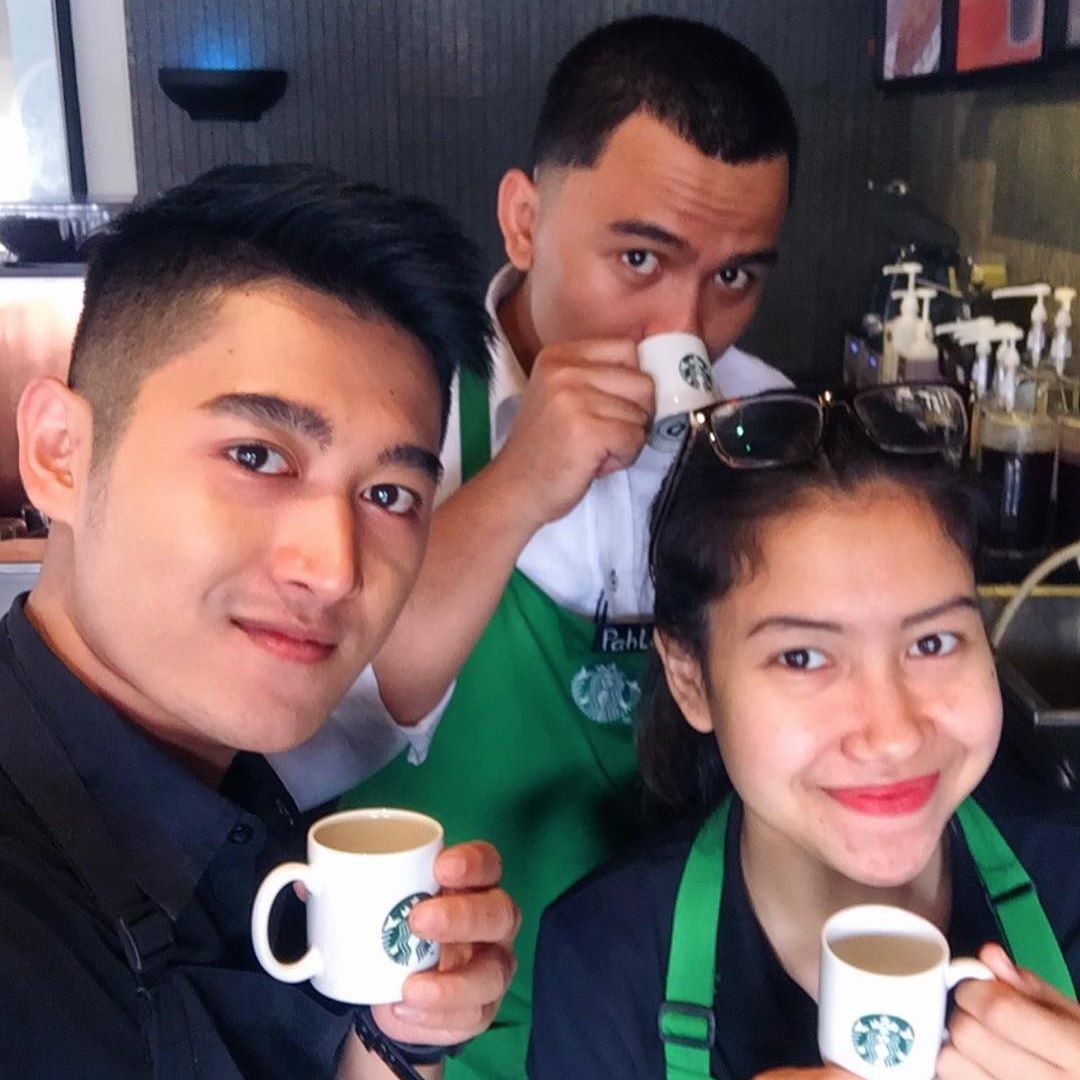 Tampang 5 Barista Keren yang Bikin Kopimu Jadi Lebih Manis