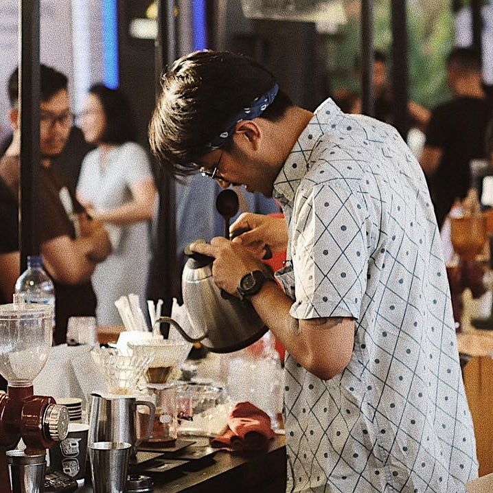 Tampang 5 Barista Keren yang Bikin Kopimu Jadi Lebih Manis