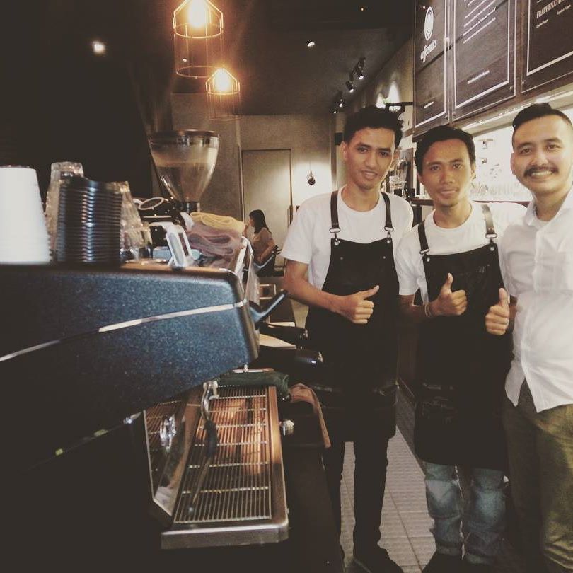 Tampang 5 Barista Keren yang Bikin Kopimu Jadi Lebih Manis