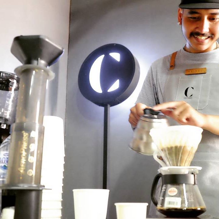 Tampang 5 Barista Keren yang Bikin Kopimu Jadi Lebih Manis