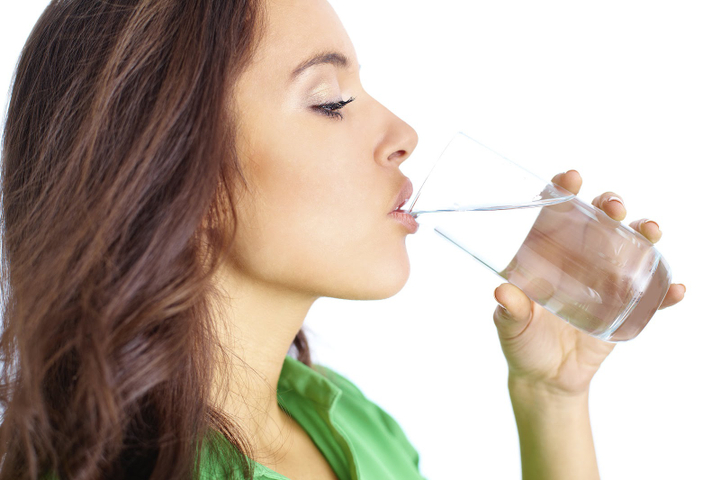 Yang Setiap Hari Minum Air Dingin Wajib Baca Ini! - interkini