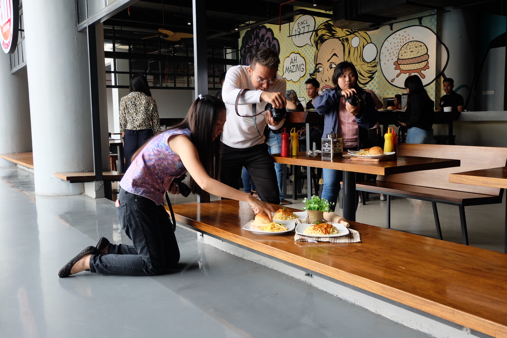 Serunya Kumpul Seru di Spot Makan Legendaris di Bandung