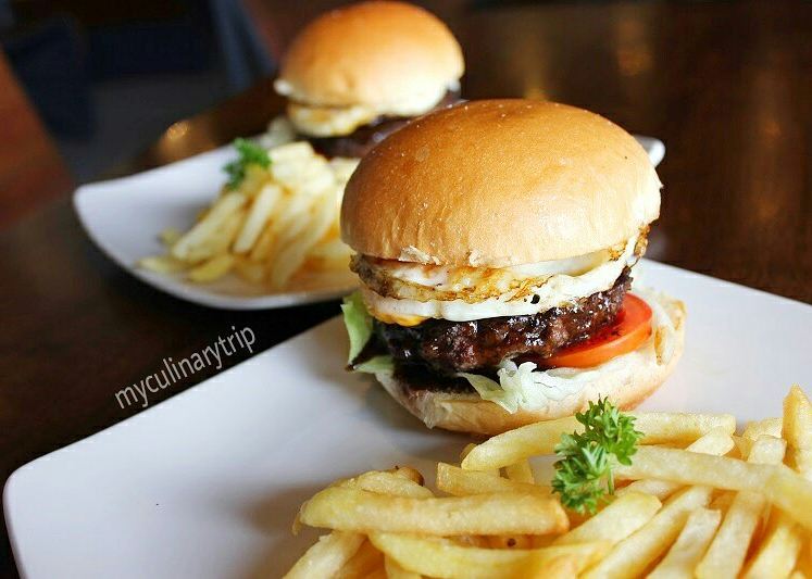 Serunya Kumpul Seru di Spot Makan Legendaris di Bandung