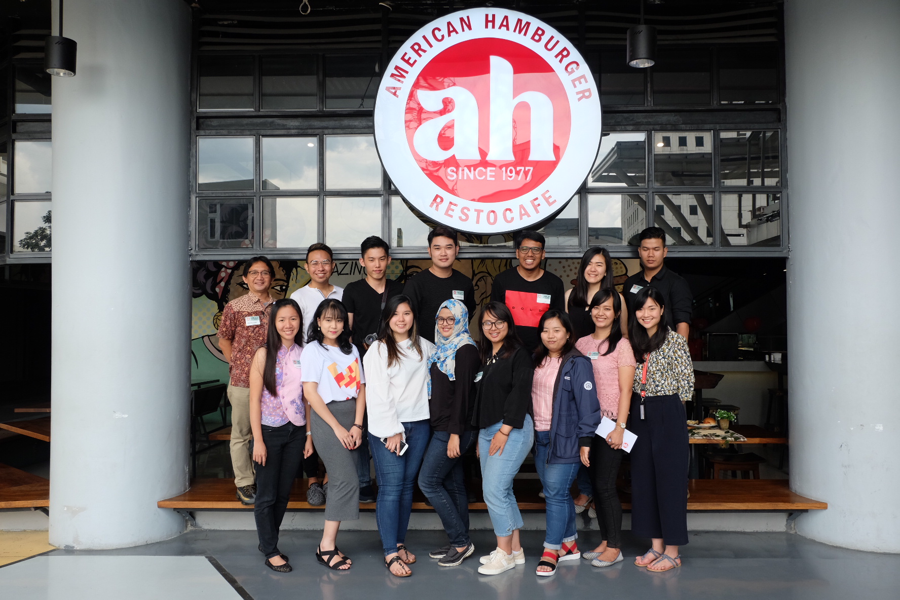Serunya Kumpul Seru di Spot Makan Legendaris di Bandung