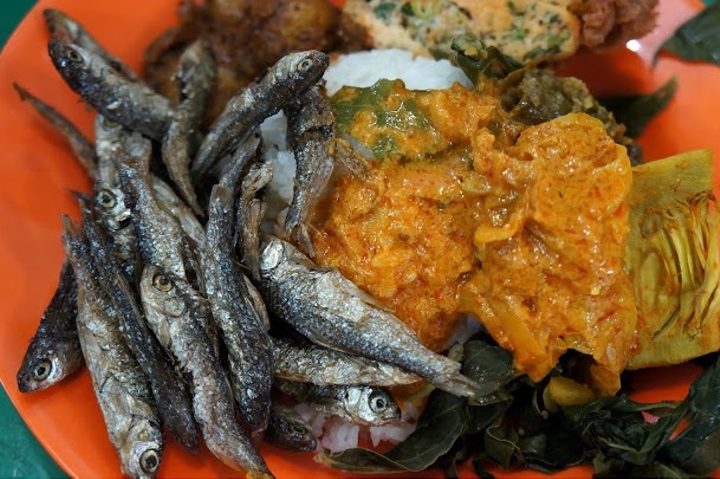 6 Masakan Padang Di Rumah Makan Padang Legendaris!