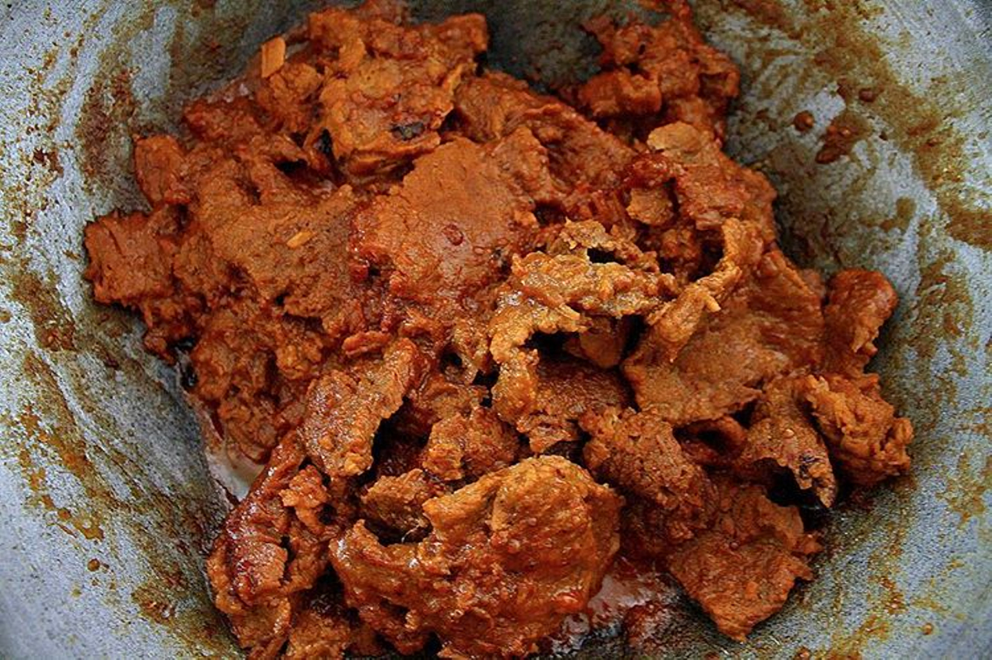 6 Rendang Yang Bukan Disajikan di Atas Nasi Padang