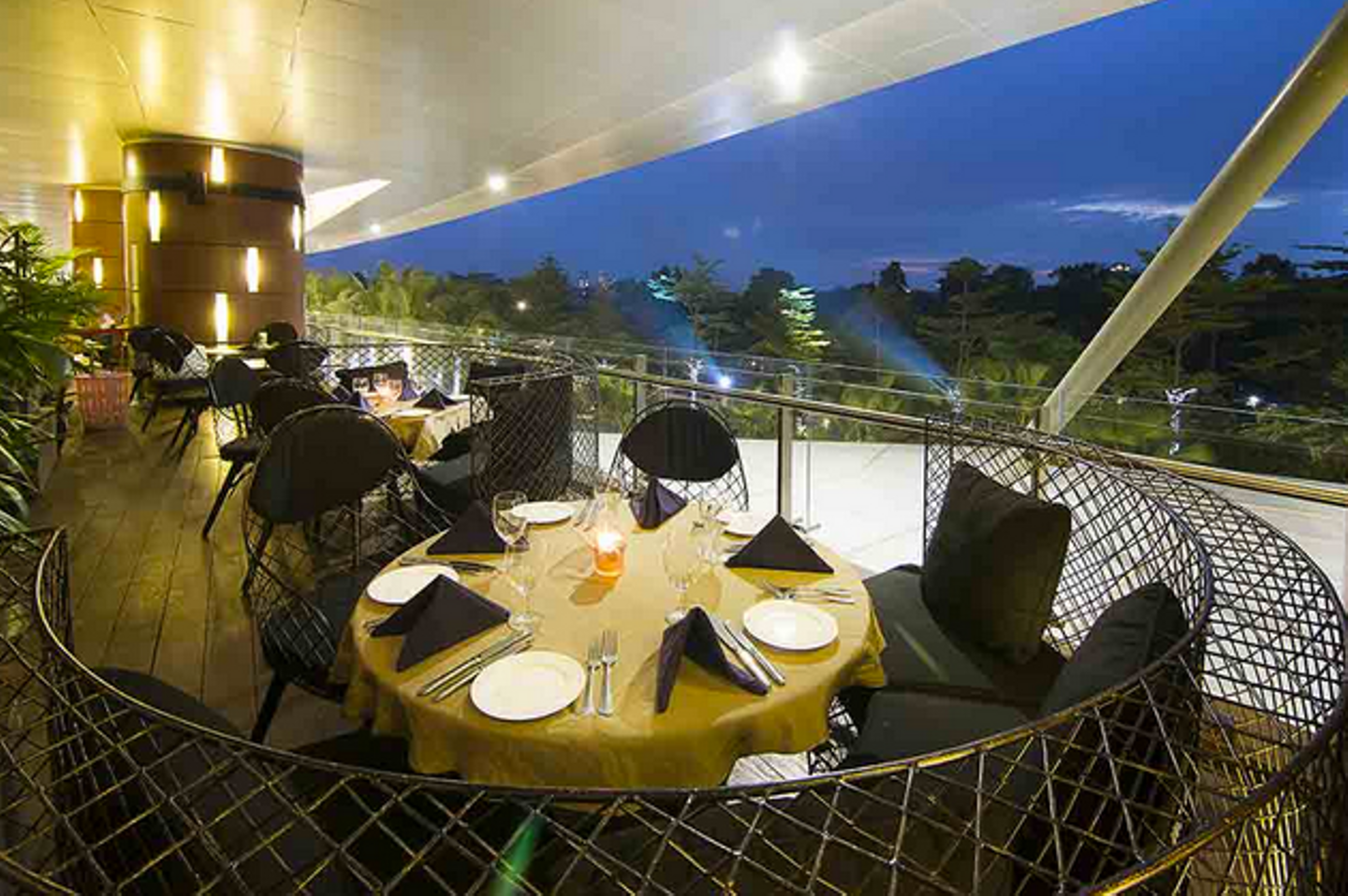 7 Tempat Dinner yang Oke Punya di Kemang Village