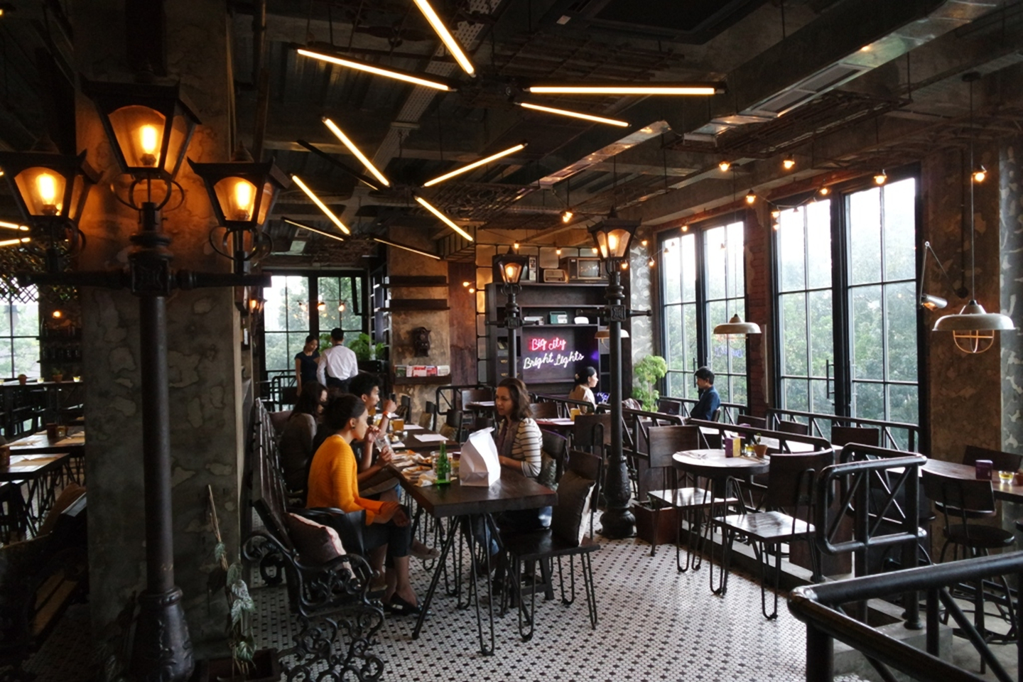 Pengen Ketemu Artis? Datang Aja ke 7 Restoran ini