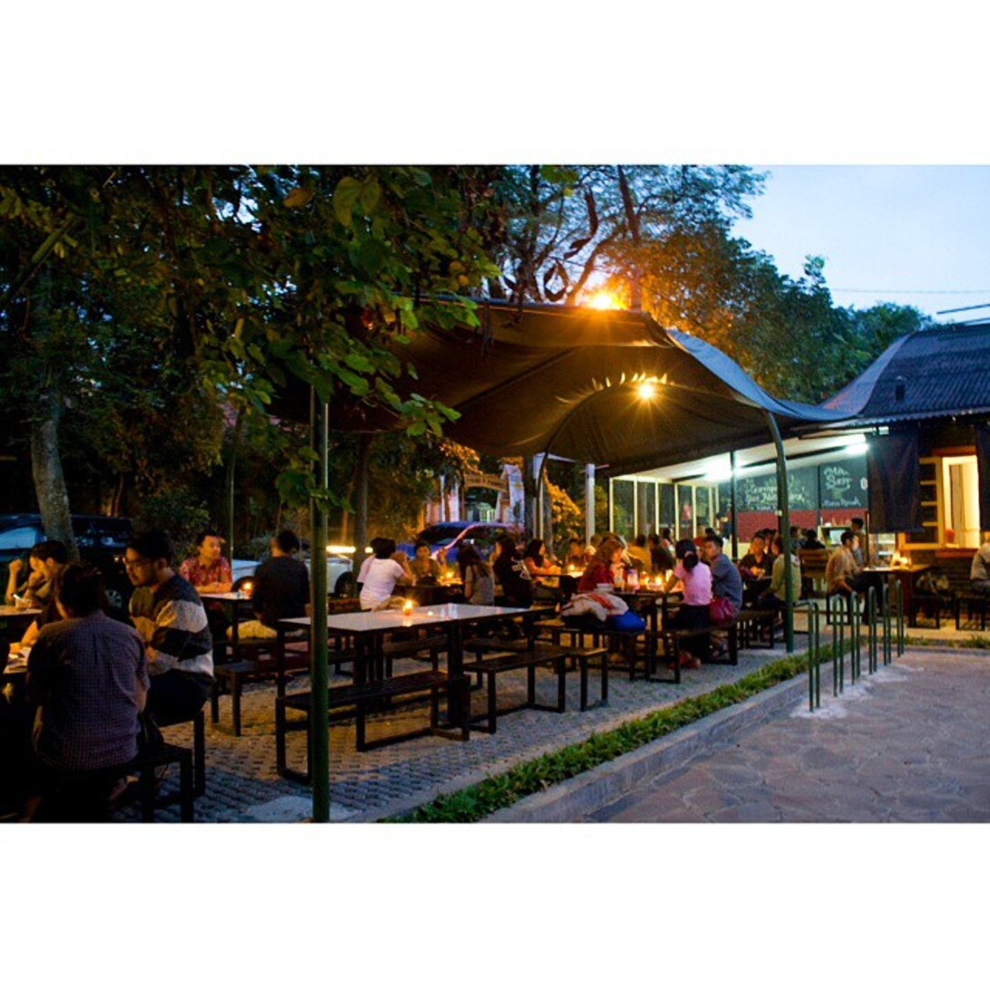 9 Kafe Unik  dan Murah di Bandung yang Terkenal di Instagram