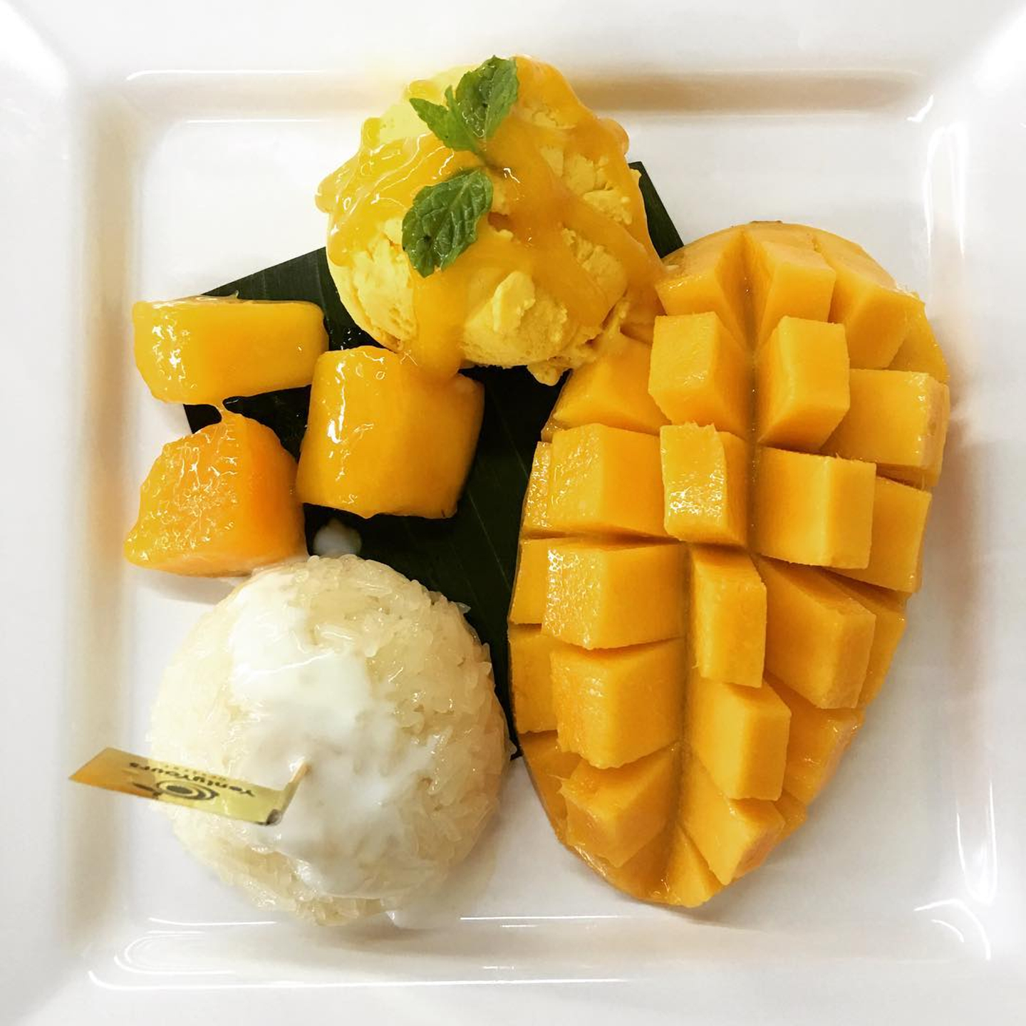8 Mango Sticky Rice yang Bikin Tenggorokan Super Segar