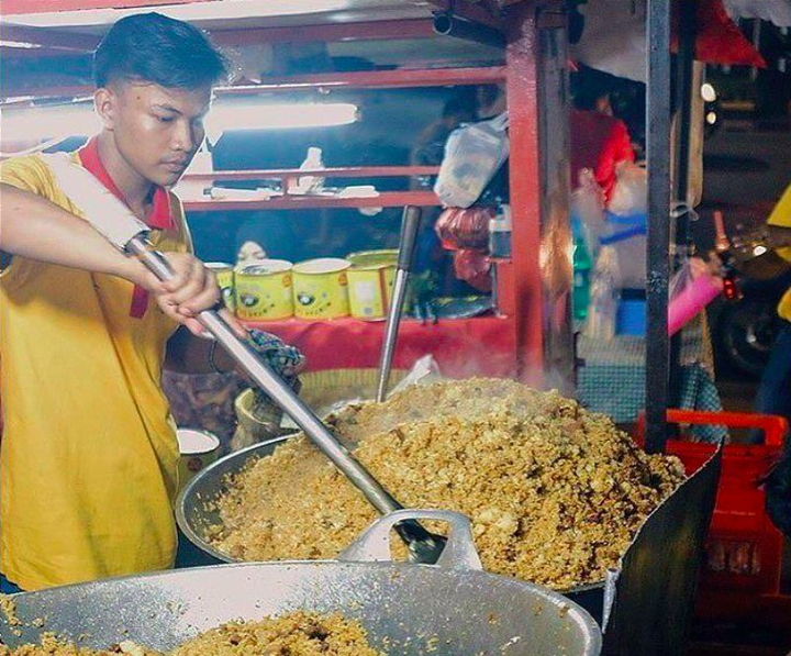 Nasi Goreng Kambing Kebon Sirih 9 Tempat Makan Legendaris yang Wajib Kamu Coba di Jakarta - ericcayenni