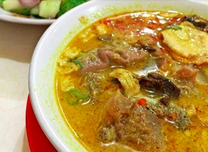 Soto Betawi H. Husen 9 Tempat Makan Legendaris yang Wajib Kamu Coba di Jakarta - eatsy.bitesy