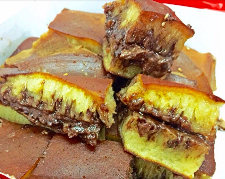 Martabak Pecenongan 65A 9 Tempat Makan Legendaris yang Wajib Kamu Coba di Jakarta - happytummybelly