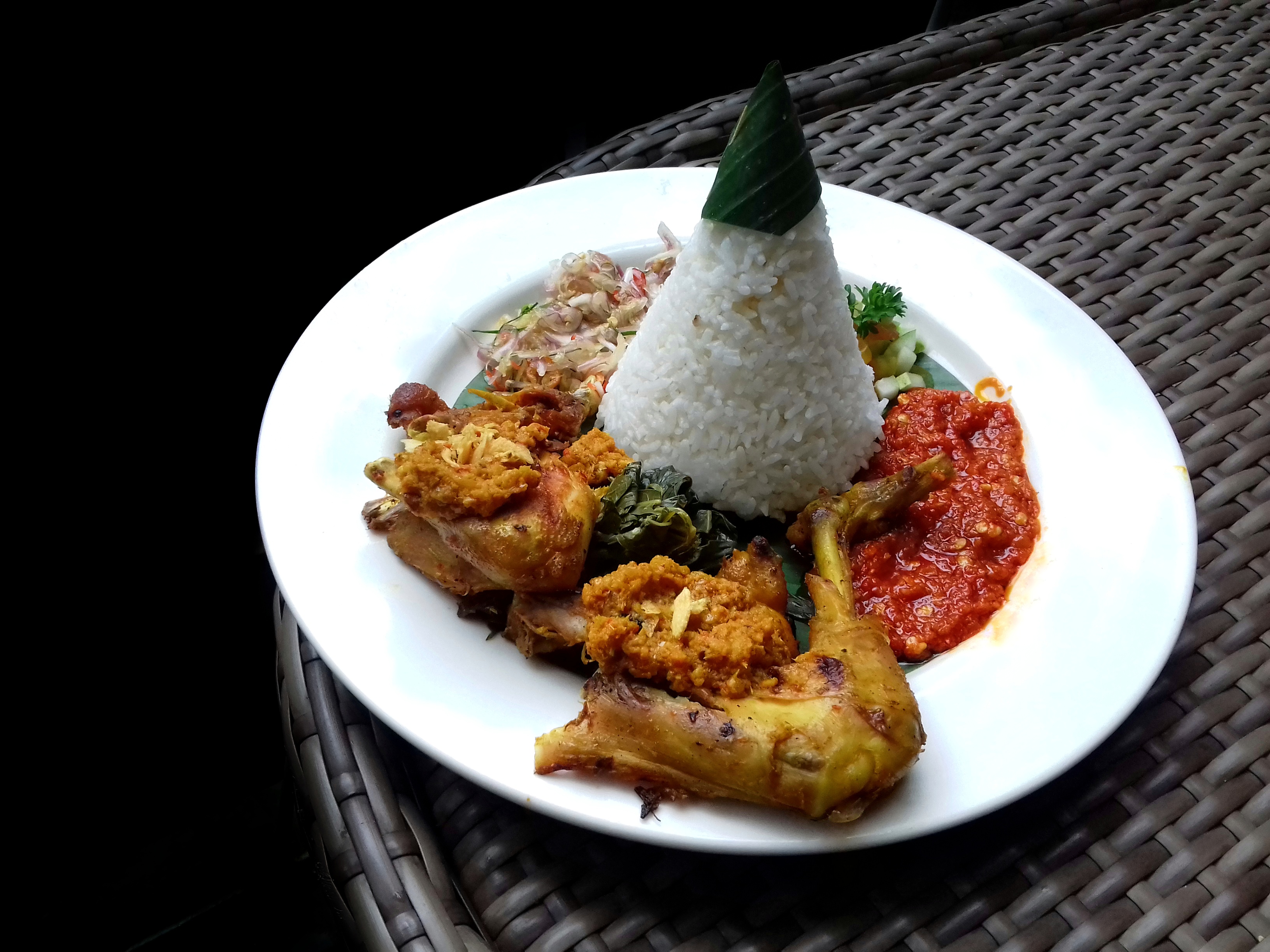8 Kuliner Bernuansa Bali Di Bandung
