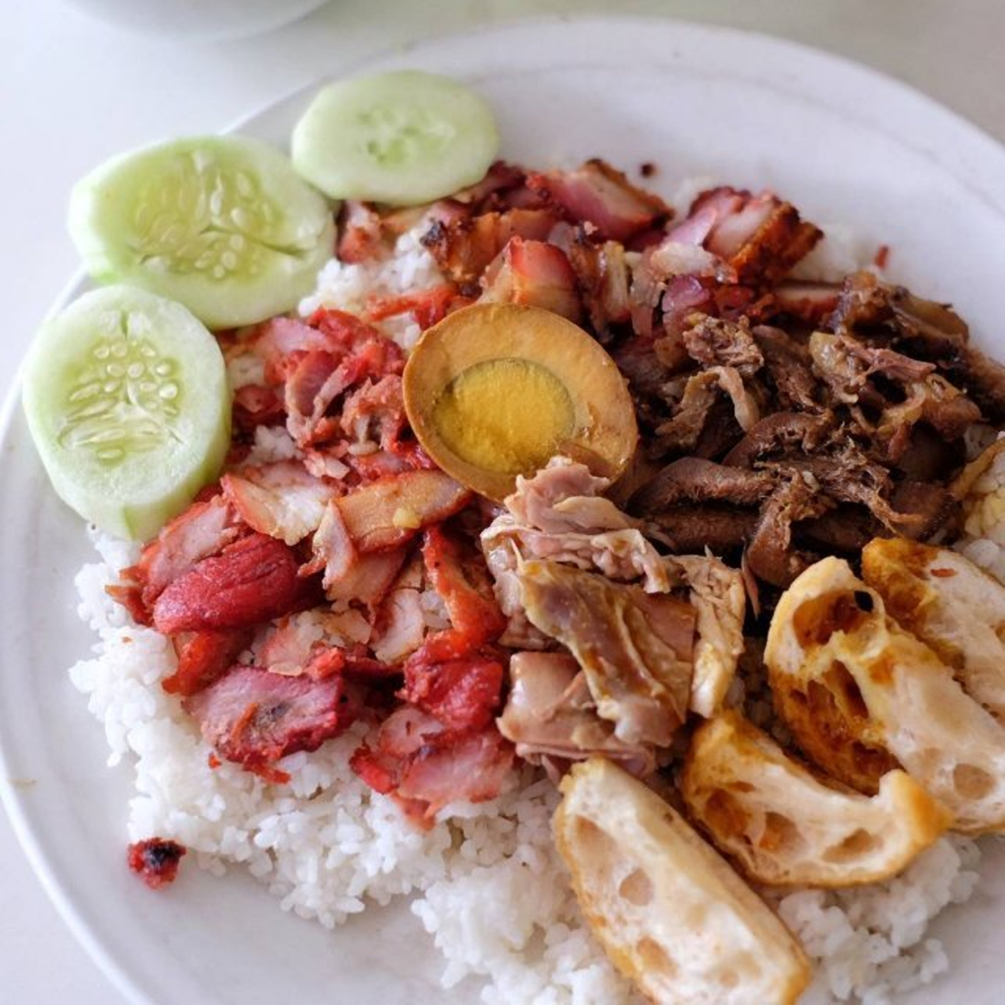 8 Restoran yang Menawarkan Menu Babi Paling Enak di Bandung
