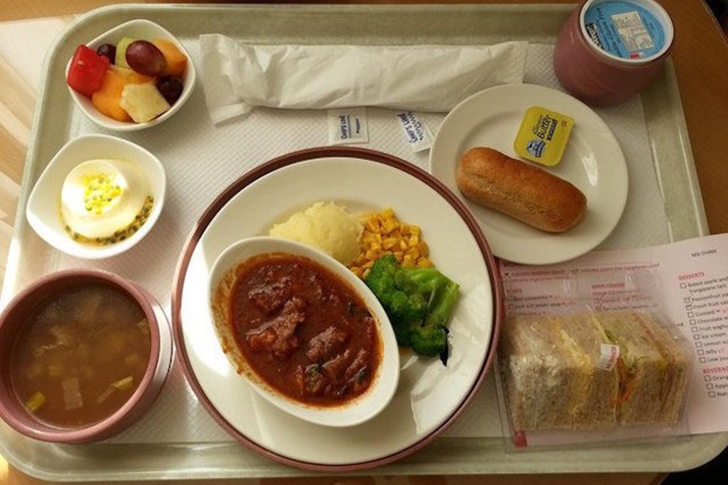 Что можно принести в больницу из еды. Обед в больнице. Еда в больнице. Еда в больнице обед. Еда в американской больнице.