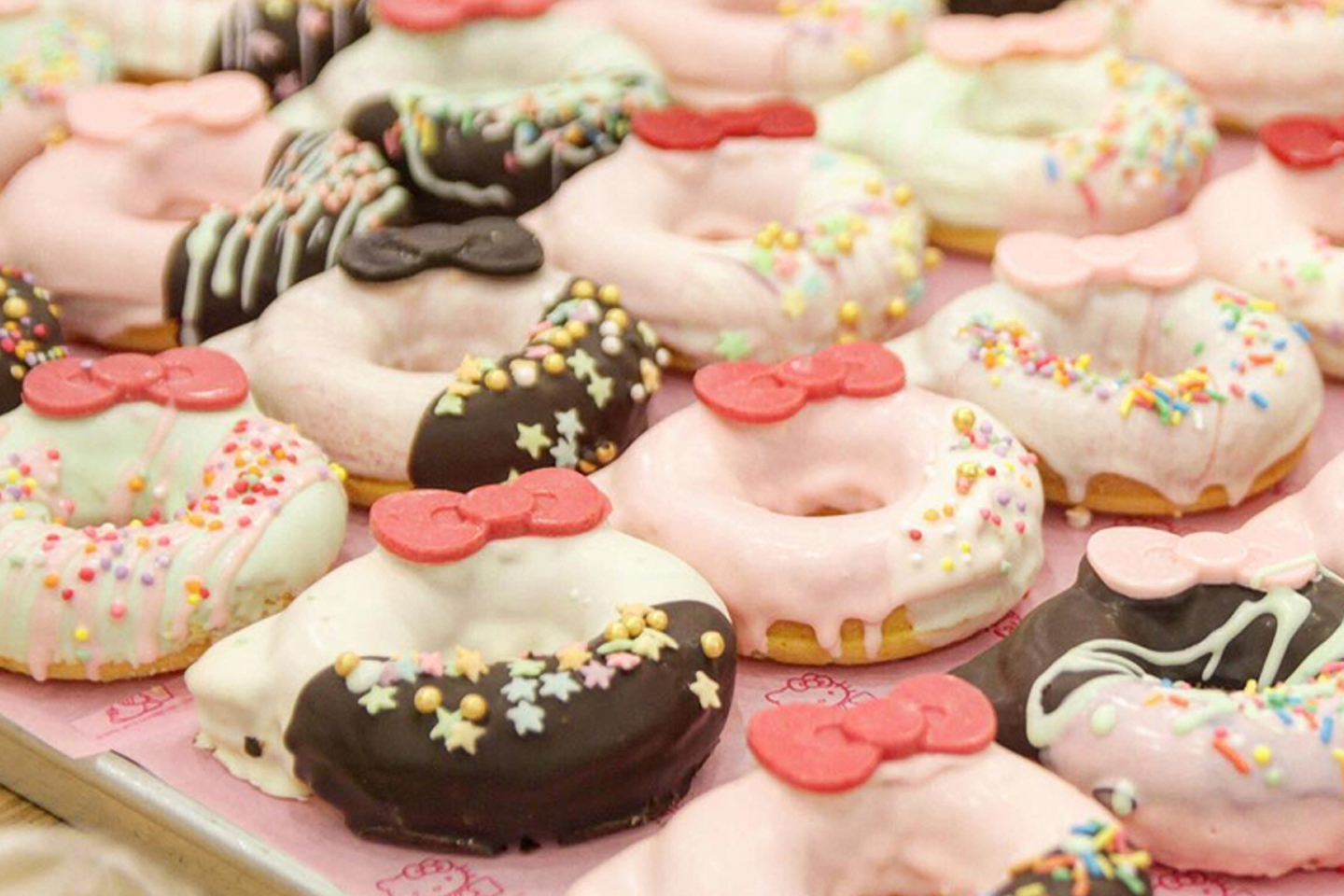 Сладости 6. Пончики с шоколадом и кокосовой стружкой. Чизкейк шоколадный. Англия кексики. Набор мини-сладости.