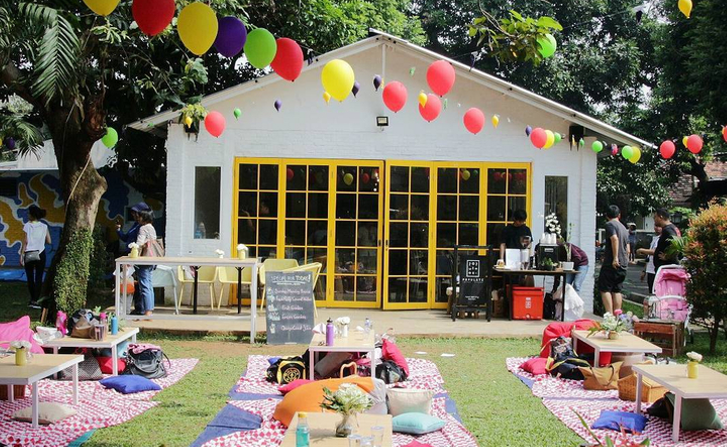 5 Cafe yang Bisa Buat Piknik di Ibu Kota