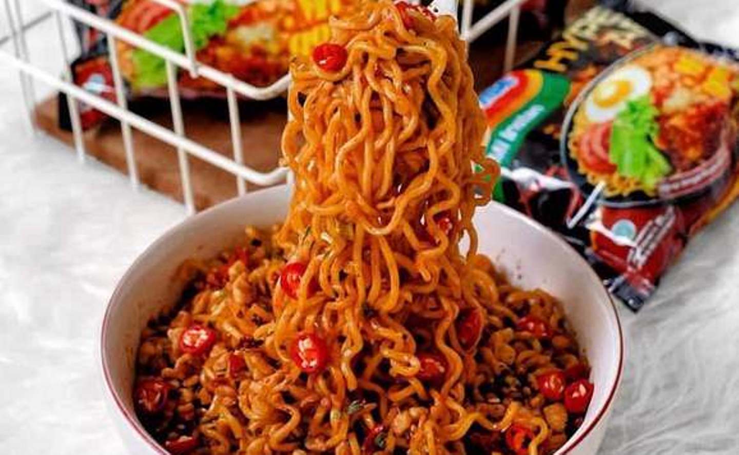 Double Kenikmatan dari Semangkuk Indomie Goreng Ayam Geprek