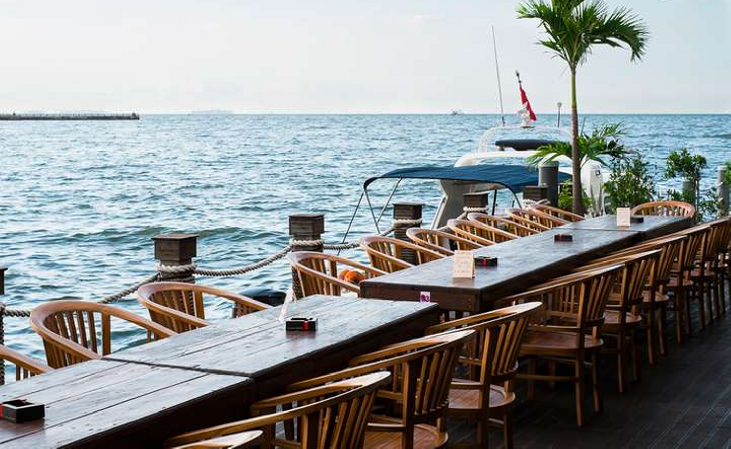 5 Restoran  dengan Pemandangan Laut di Jakarta  untuk 