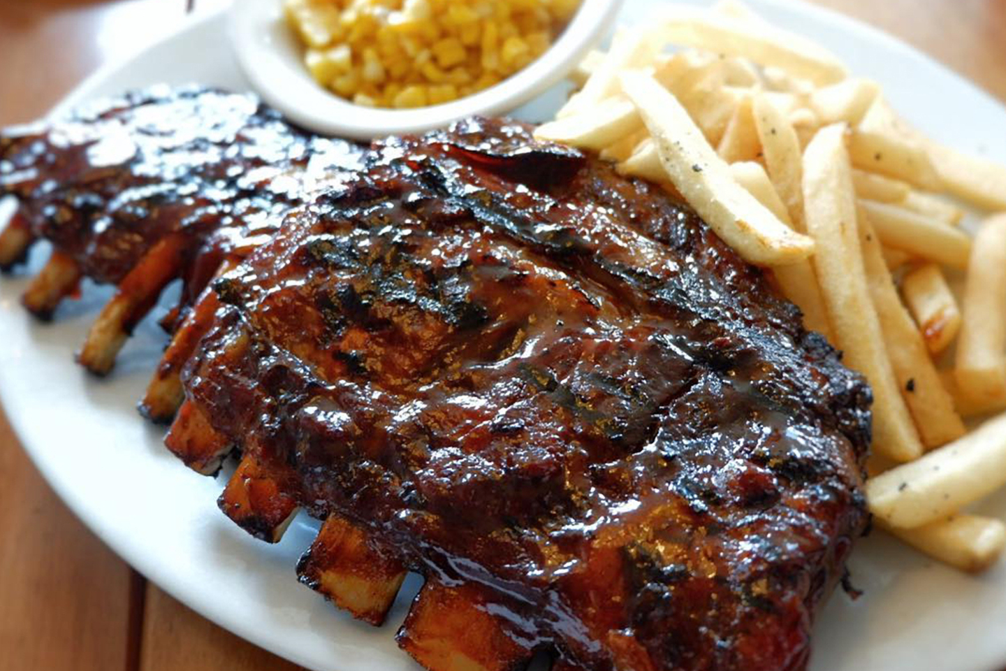 6 Pork Ribs di Jakarta yang Paling Sering Diserbu Pencinta Daging Babi