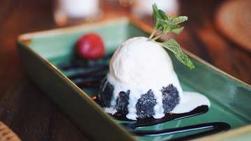 A range of delectable deserts is also available at Wana Restaurant. Our favorite is this Cocolate Lava cake with vanilla ice cream on top of it. So, if you happen to be around Ubud, it's always a good idea to visit Bali Zoo and Wana Restaurant.

Location :
Wana Restaurant
at Bali Zoo
🏡Jl. Raya Singapadu, Banjar Seseh, Sukawati
⏰Open hours : 09.00 - 17.00 (open daily)
💰Price Range : 15k - 90k
💰Average Spending : 100k

category : #Ubud #indonesiantaste #westerntaste #wheretoeat #wheretoeatbali