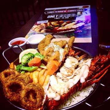 #manhattanfishmarket #platter #lobstah #yummyinmytummy