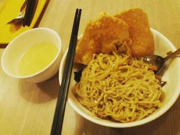 🍲😋 #noodles #frieddumplingnoodle #yummyfood