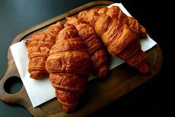 Anyone want some fresh croisant? Available at #pistoscafe #pistos