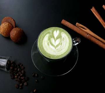 Matcha latte will make up ur day #pistos #pistoscafe