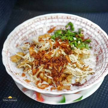 "Best breakfast in the morning, porridge."
.
.
Bubur Ayam
.
🏠 :  Bubur Ayam Pak Salim
📍 :  Jl. Jawa, Surabaya
🕰 :  06.00 - til finish
Wi-fi :  Unavailable
.
..
...
....
.....
......
.......