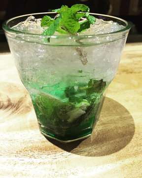 here's a mojito to fresh'n up your day 🍹🍹🍹