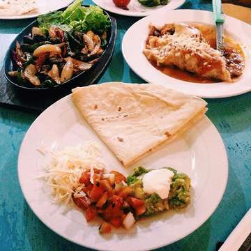 Not a bad choice at all for Mexican dinner. Fresh, good and affordable 😄🌯
--
#mexican #fajitas #enchiladas #cuisine #food #instafood #vsco #vscocam #vscogood #foodie #foodies #foodism #foodporn #foodlover #foodgasm #foodpics #foodstagram #foodpic #dinner
