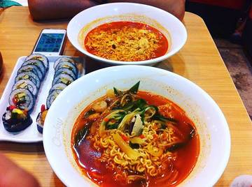 Good time, nice place, delicious food with my bestie!! 👯👭
.
.
.
#latepost #food #ramen #girls👭 
#potd