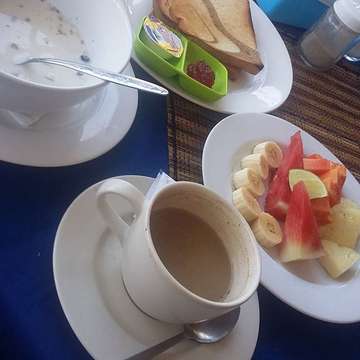 Selamat pagi..Paratiisissa paistaa taas aurinko 🌞#breakfast #alone 😉