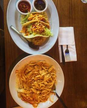 I love the marinated chicken breast taco and the chicken fettucine! 💞 Great food, great chefs.
#food #foodstagram #foodporn