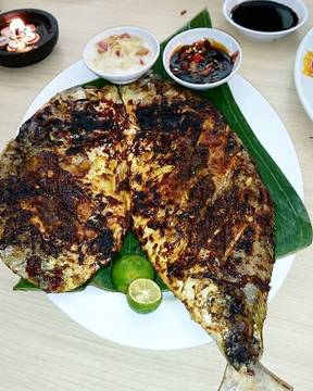 Grilled fish 🐠 👍 🔥😍👏
#foodpic#foodie#hungry #foodsg#igsg#vscofood#makan#lapar#bogor#culiner#Culinary#Beautiful#igers#chef#jakarta #igdaily#cooking#sgfood#sweets#me#i#love #followme#follow#lifestyle#bandung#hungry