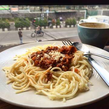 Looovveee it so muchh 💕 Best 🙆😘🍝
.
#spaghetti #spagetti #bolognese #bolognaise #meat #delicious #pasta #food #foodstagram #foodlover #foodporn #foodgasm #foodphotography #foodpic #foodie #fooddiary #instafood #coffee #coffeetime #coffeeshop #loveitsomuch #zerohour #zerohourcoffee #new #menu