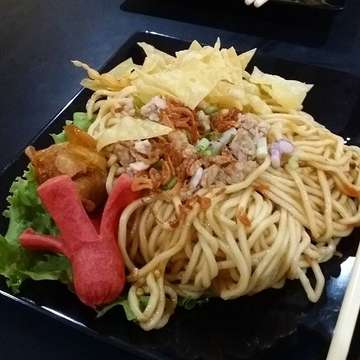 Mie pedes semriwing..
Dinner with @shintabenedicta